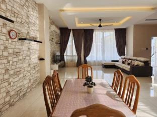 Botani double-storey haven 5B4B by verve@19 pax  Vacation rental in Ipoh