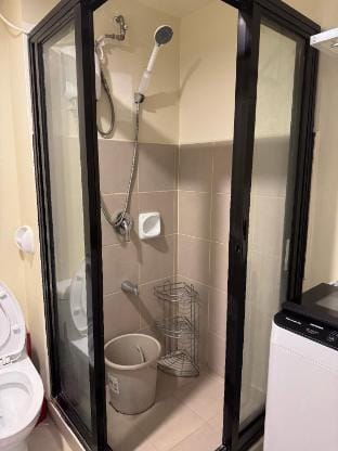 Glam Gletaway 1BR Wifi, Pool, Smart tv Apartment in Lapu-Lapu City
