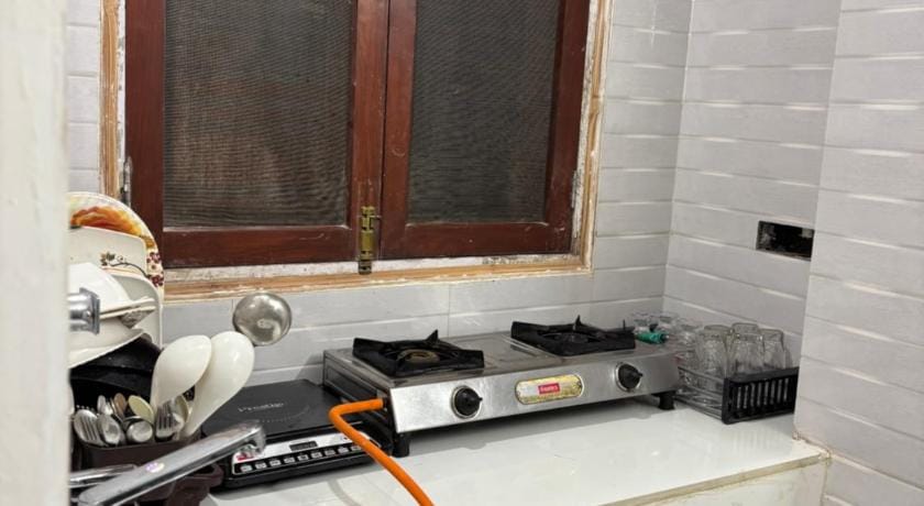 Perfect private 1 bhk furnished flat for family  Apartment in New Delhi