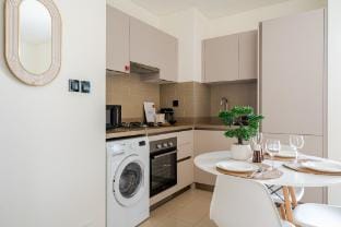 Panoramic 1BR | Luxury Stay Apartment in Dubai