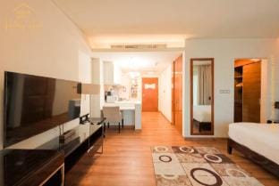 Lovely Studio Burj Khalifa View Apartment in Dubai