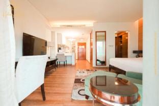 Lovely Studio Burj Khalifa View Apartment in Dubai