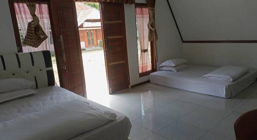PENGINAPAN & HOMESTAY RATU PANTAI GEOPARK CILETUH Hotel in West Java