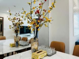 Vinhomes SkyLake Hanoi - 4 Bedrooms Apartment Apartment in Laos