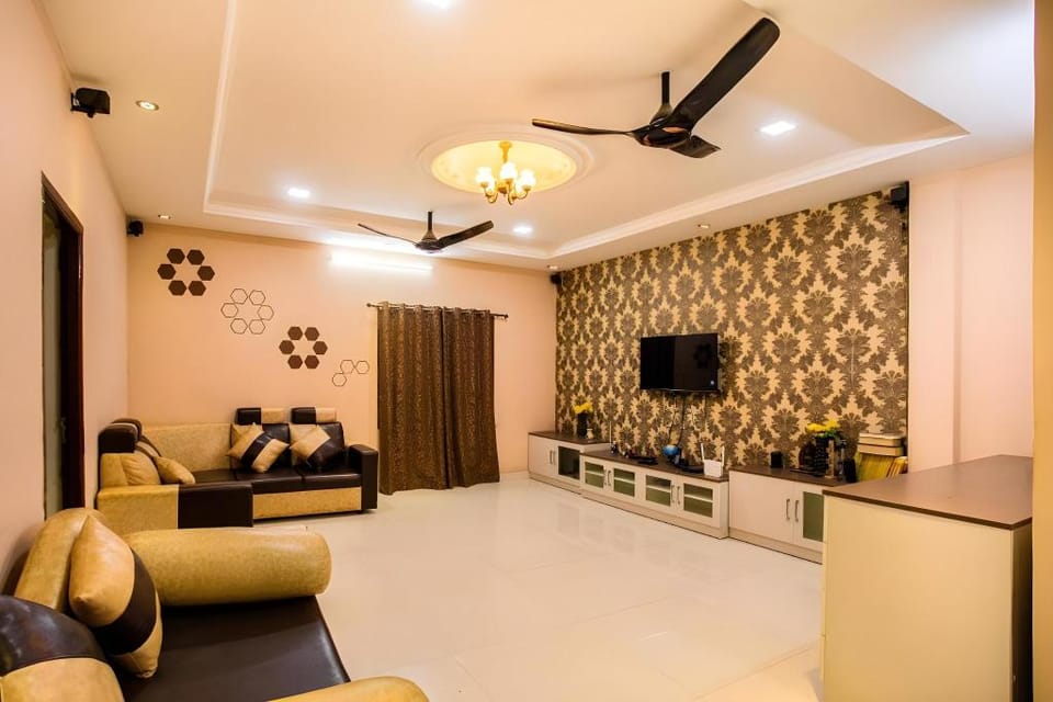 Heaven Pleasant Stay Hotel in Chennai