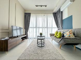 2BR High Floor x InfinityPool l 5Min to PG Bridge Vacation rental in George Town
