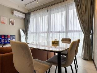 3BR High Floor x InfinityPool l 5Min to PG Bridge Vacation rental in George Town