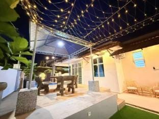 V&V VILLA PRIVATE POOL/KTV ROOM WITH 16PAX Vacation rental in Malacca