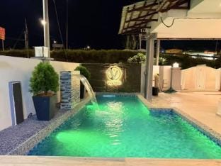 V&V VILLA PRIVATE POOL/KTV ROOM WITH 16PAX Vacation rental in Malacca
