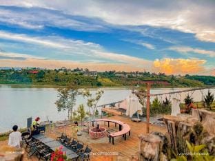 Kiss House Coffee and Glamping Luxury tent in Lâm Đồng
