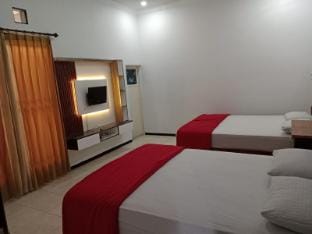 Private Villa for 25 Pax with Swimming Pool Vacation rental in Batu