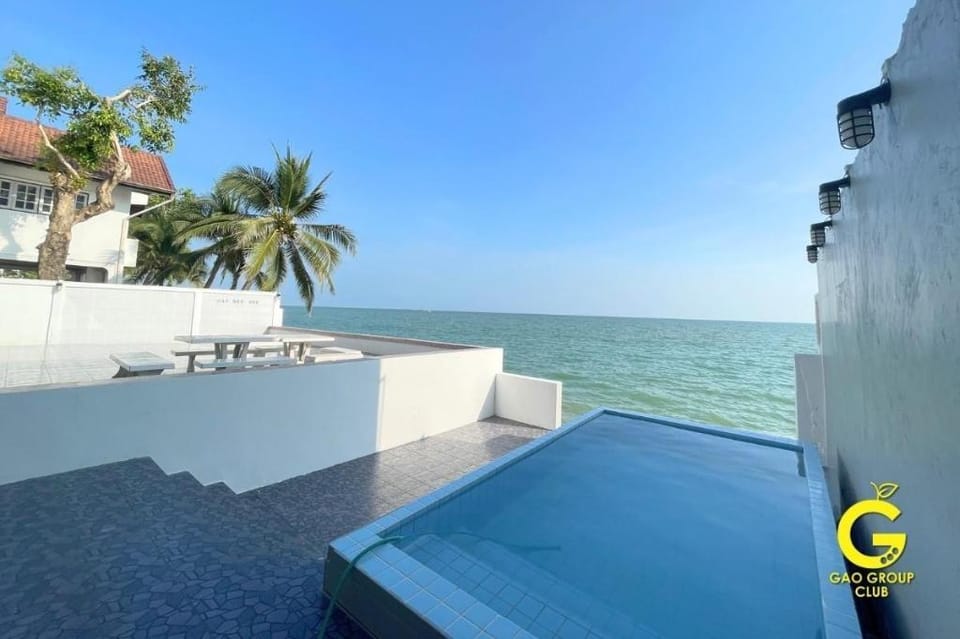Gao Bee One Beach Club Apartment in Chon Buri Changwat