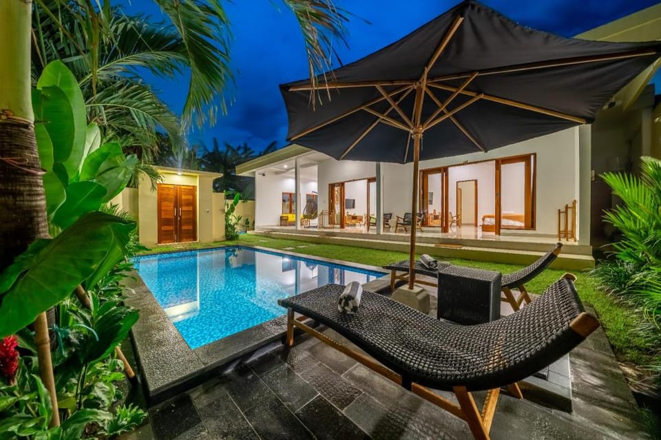 Lasterra- 2BRVilla with Private Pool, Netflix! Villa in North Kuta