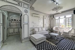 City centre luxe 1BHK With Balcony | Lalluji Luxe Vacation rental in Jaipur