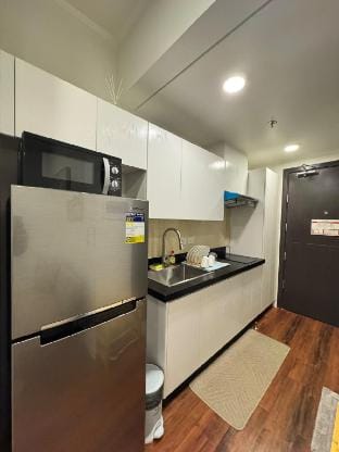 Minimalist Studio Suite | Ayala | Landco | Nccc Apartment in Davao City