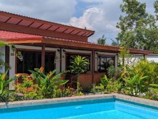 Phuket Palai Hideaway | Poolfront Apartment 1 Apartment in Chalong