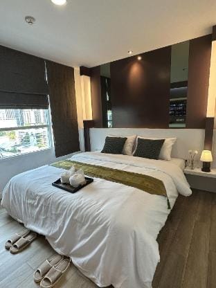 Unit Langsuan Chidlom Apartment in Bangkok