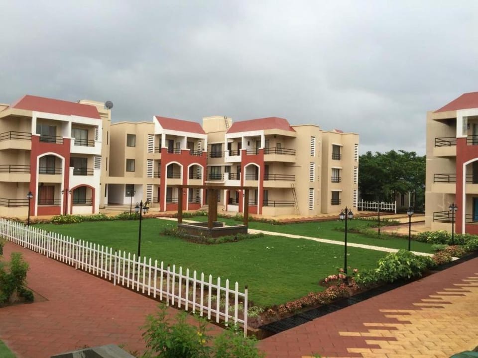 Ivy Bliss Studio with Common Pool, B 14, Karjat Apartment in Maharashtra