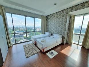 ★Spacious & Luxury 2 BR Apt and Kemang Mansion★ Apartment in Jakarta