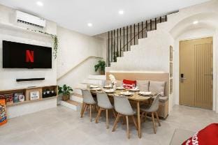 Pool Villa in Lipa,Batangas w/ Netflix & Projector Villa in Calabarzon