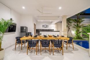 Semera*Cozy Private Villa Pool-Modern+Ps5,Netflix! Villa in North Kuta