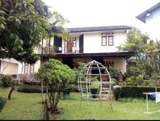 Villa Pondok Yedidah Kolam Pribadi Maks 50 orang Villa in Cisarua