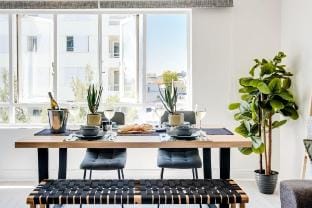 Central Elegant Holiday Rental Between the Points Apartment in Sea Point