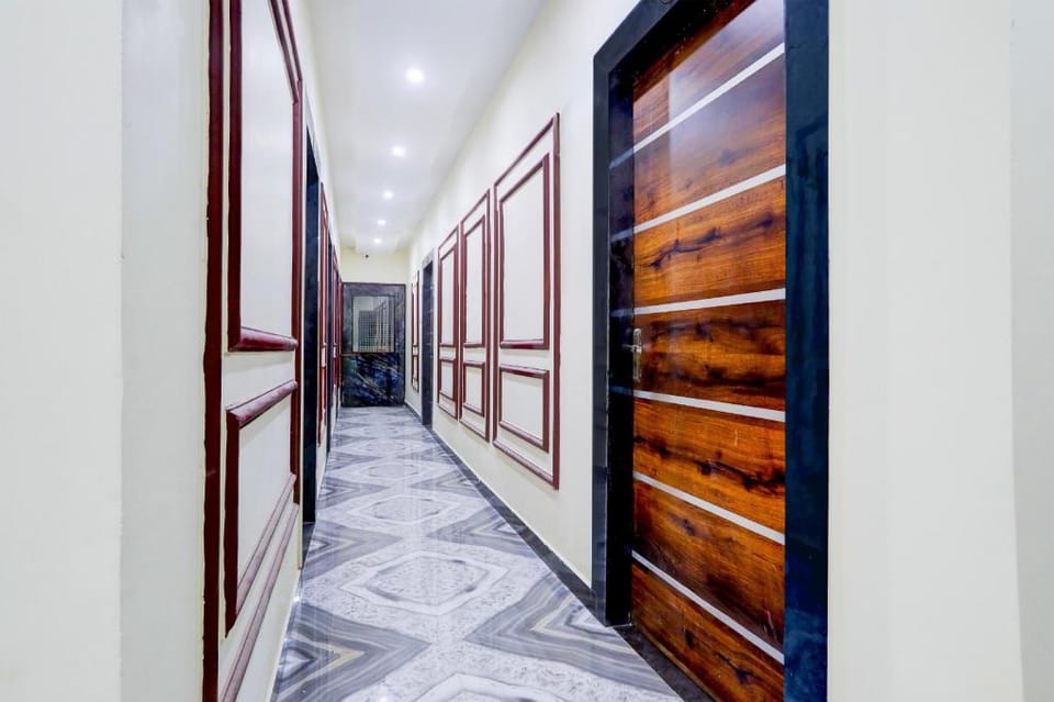 Super Collection O Om Prakash Sabhasad Nagar Hotel in Uttar Pradesh