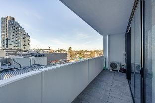 StayAU Hotel-style Apartment BoxHill FREE Parking Netflix Vacation rental in Melbourne