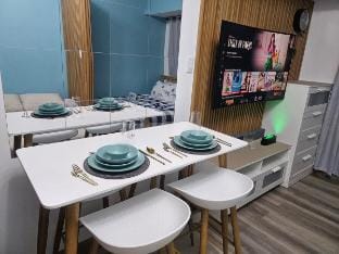 Elegant and Relaxing Place Apartment in Las Pinas