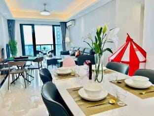 RF02 Family Suite Seaview 4BR L43 15pax R&F Seine Vacation rental in Johor Bahru