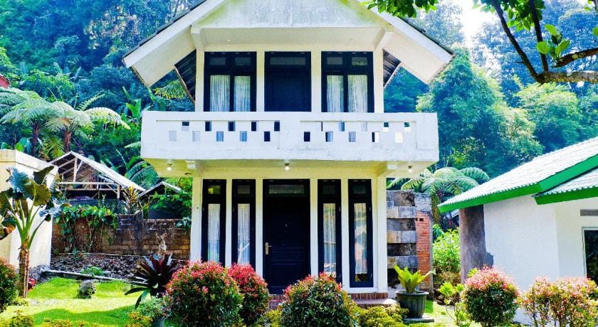 Sesaungan Curug Nangka Hotel in West Java