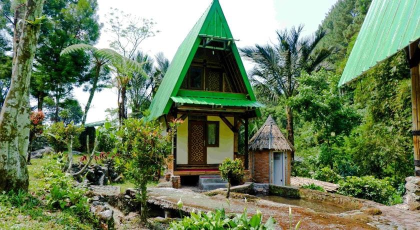 Sesaungan Curug Nangka Hotel in West Java