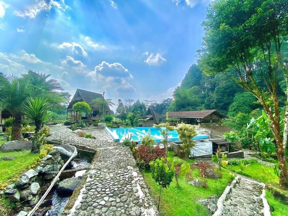 Sesaungan Curug Nangka Hotel in West Java