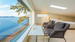 Geoje Daol Pool Villa Pension Bed and Breakfast in South Korea