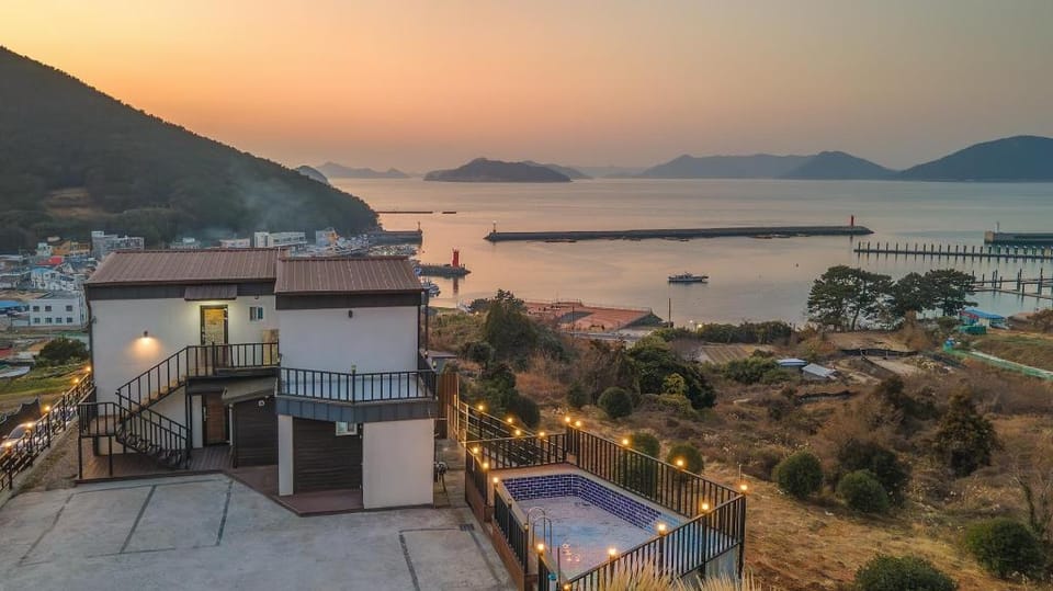 Geoje Piscina Pool Villa Bed and Breakfast in South Korea