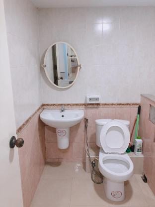 Champs-Elysées Tiwanont Apartment in Bangkok