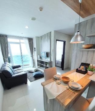 ★Luxurious & Exclusive Apartment @Alam Sutera CBD★ Apartment in West Java