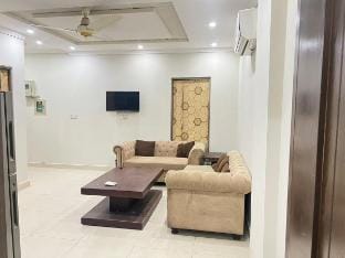 Luxurious Living Bedroom Flat! Apartment in Lahore