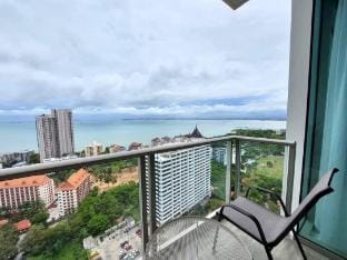 1-bedroom Riviera Wongamat Apartment in Pattaya City