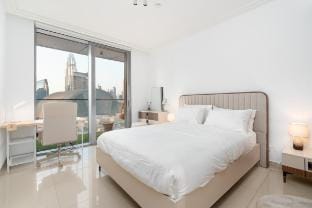 Luxury Dubai Mall Apartment with Full Burj Views! Apartment in Dubai
