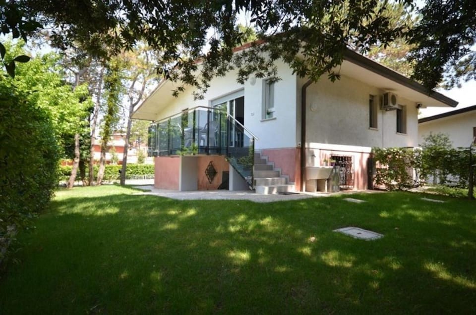Exclusive modern villa with private garage and fenced garden Villa in Bibione