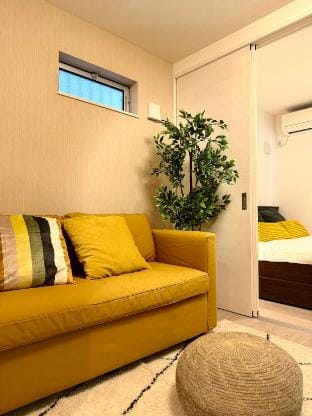 天下茶屋徒歩圏内/花園町駅徒歩3分/難波·梅田に直通/トイレと浴室付き/まるまる貸切/ 部屋35㎡ Apartment in Osaka