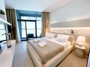 2 BR luxury apt with Canal & Burj Khalifa view Apartment in Dubai