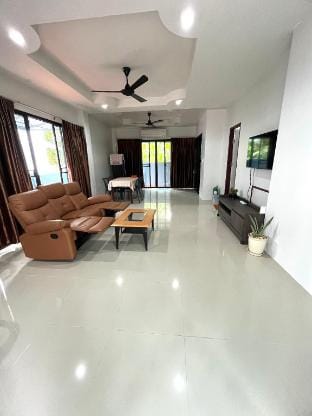 BAANRAO (ทาวน์เฮาส์2ห้องนอน3ห้องน้ำ) Apartment in Kathu