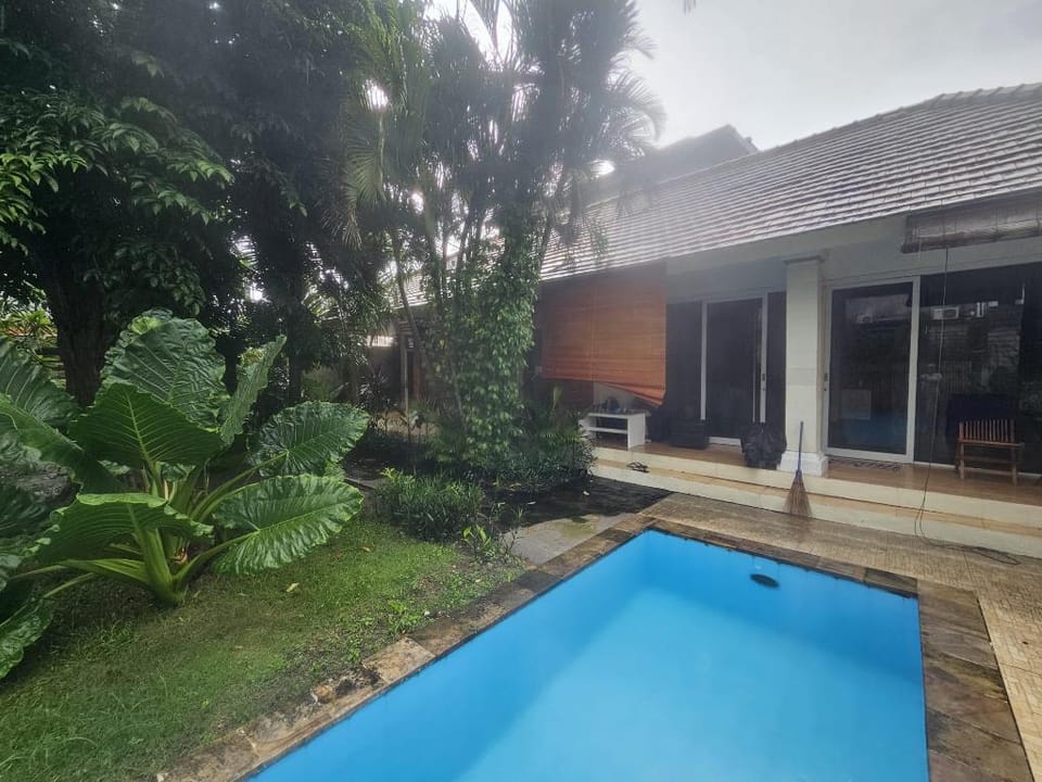 Two Brothers Guesthouse Hostel in Kuta