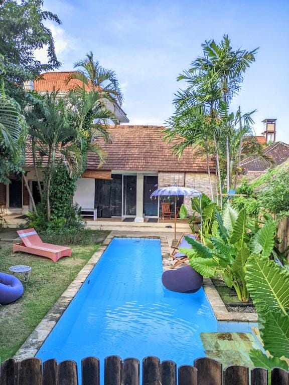Two Brothers Guesthouse Hostel in Kuta