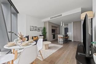 Luxury 2BR Apt Opposite Southern Cross Vacation rental in Melbourne