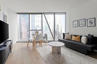 Luxury 2BR Apt Opposite Southern Cross Vacation rental in Melbourne