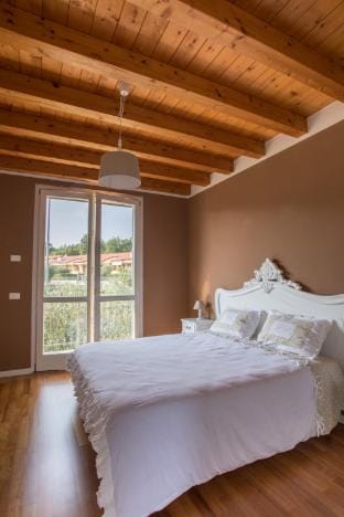 Wonderful villa on the Lake Garda with private garden Villa in Lake Garda